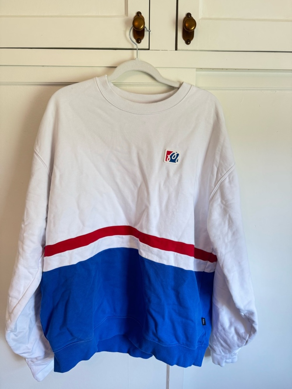 Malbon Alpine Ski White Colorblock Sweatshirt with Red & Blue Stripes